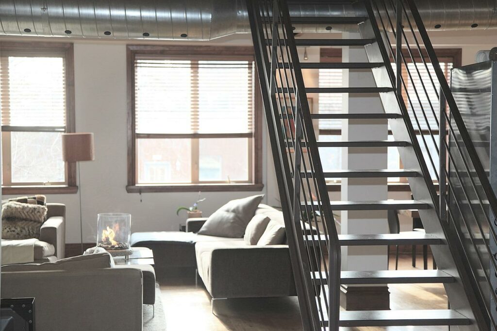 Wohnzimmer hell modern eingerichtet saubere Luft Helfen Luftreiniger gegen Schimmel