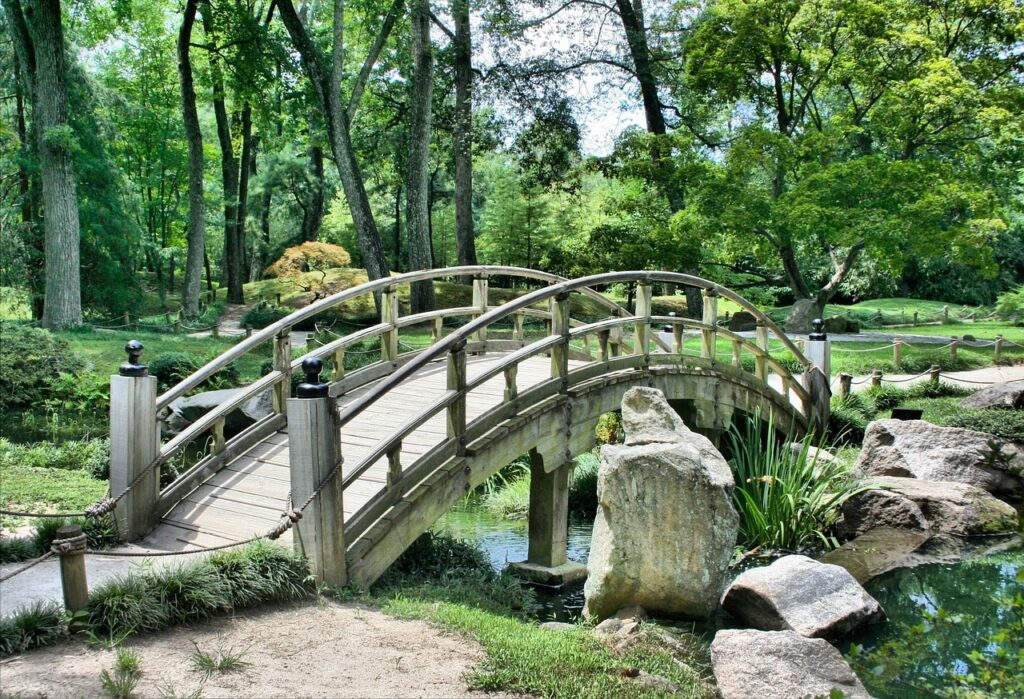 Brücke Wasser traumhafter Garten Der Zauber asiatischer Gärten