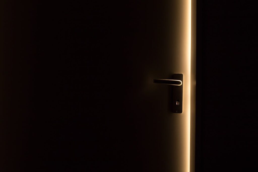 Tür öffnet sich Licht Kunststofftüren pflegen und reinigen Darauf achten