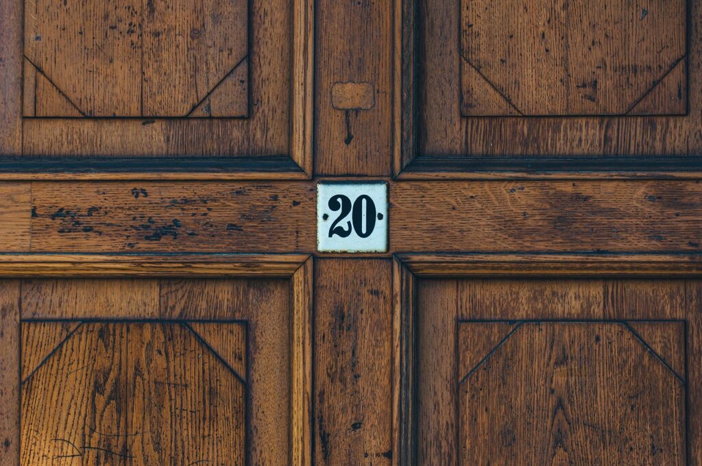 Haus Tür Hausnummer Spirituelle Bedeutung von Hausnummern – Was deine Adresse über deine Energie verrät