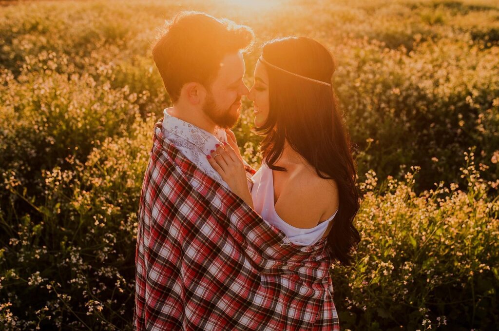 Paar Sonne Liebe Zwillingsflamme – Was ist das Guide mit Tipps